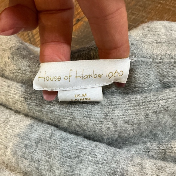 House of Harlow 1960 Off-Shoulder Foldover Sweater Gray Women’s Medium - Picture 5 of 9